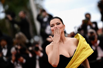 Adriana Lima ~ 76th annual Cannes film festival at Palais des Festivals фото №1370590