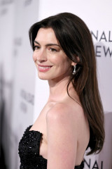 Anne Hathaway – 2024 National Board of Review Gala in New York фото №1385046