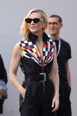 Cate Blanchett at Louis Vuitton Fashion Show in Paris 10/02/23 фото №1378202