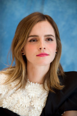 Emma Watson – ‘Beauty and the Beast’ Press Conference at the Montage Hotel  фото №945513