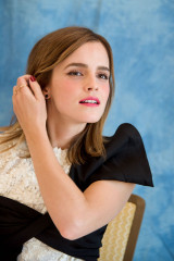Emma Watson – ‘Beauty and the Beast’ Press Conference at the Montage Hotel  фото №945508