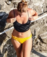 Emma Watson in a Bikini in Positano 08/04/2020 фото №1267771