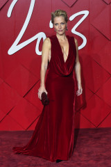 Gillian Anderson – Fashion Awards 2023 in London фото №1382300