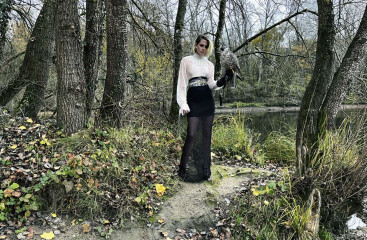 Kristen Stewart by Juergen Teller for Chanel’s Metiers d’Art 2021 Campaign фото №1297445