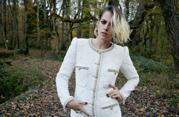 Kristen Stewart by Juergen Teller for Chanel’s Metiers d’Art 2021 Campaign фото №1297447