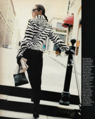 Monica Bellucci ~ Elle UK October 1988 by Friedemann Hauss фото №1373176