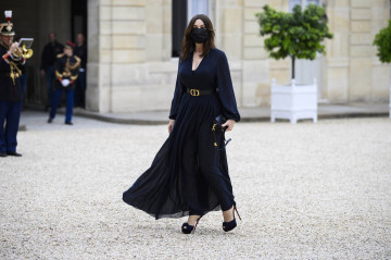 Monica Bellucci - 'Alaia' Fashion Show - Paris Fashion Week | July 04, 2021 фото №1301709
