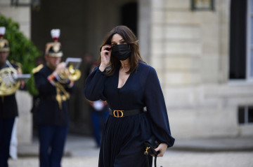 Monica Bellucci - 'Alaia' Fashion Show - Paris Fashion Week | July 04, 2021 фото №1301717