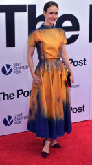 Sarah Paulson – “The Post” Premiere in Washington DC фото №1024069