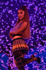 Ariana Grande - Sweetener World Tour in London 08/17/2019 фото №1212079