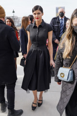 Alexandra Daddario-Dior Fashion Show in Paris фото №1339171