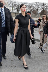 Alexandra Daddario-Dior Fashion Show in Paris фото №1339165