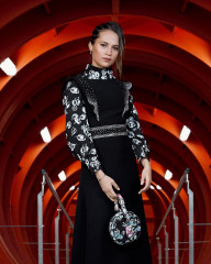 Alicia Vikander - 'Louis Vuitton' Paris Fashion Week Portrait 03/05/2019 фото №1266289