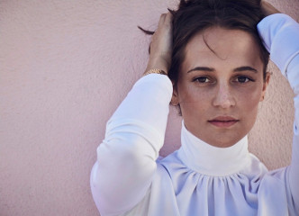 Alicia Vikander by Matthew Brookes for Elle France (2020) фото №1276535