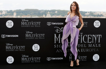 Angelina Jolie - 'Maleficent Mistress of Evil' Rome Photocall 10/07/2019 фото №1225386