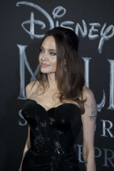 Angelina Jolie - 'Maleficent Mistress of Evil' Rome Premiere 10/07/2019 фото №1225488
