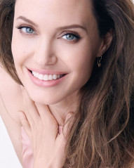 Angelina Jolie for Mon Guerlain Sparkling Bouquet 2021 фото №1291932