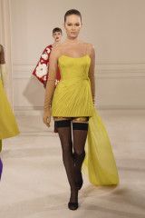 Valentino Haute Couture Spring/Summer 2022 Fashion Show in Paris фото №1335199