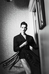 Anne Hathaway – Vanity Fair, April 2024 фото №1391887