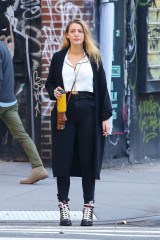 Blake Lively - Out in New York 11/18/2021 фото №1323284