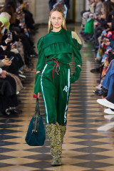 Vivienne Westwood Fall/Winter 2023 Fashion Show in Paris фото №1365997