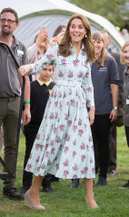 Catherine, Duchess of Cambridge фото №1222029