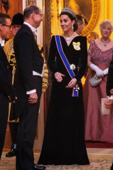 Catherine, Duchess of Cambridge фото №1238741