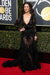 Catherine Zeta Jones – Golden Globe Awards 2018 in Beverly Hills фото №1028678