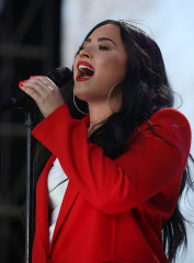 Demi Lovato – March For Our Lives Event in LA  фото №1056698