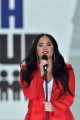 Demi Lovato – March For Our Lives Event in LA  фото №1056697