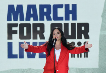 Demi Lovato – March For Our Lives Event in LA  фото №1056703