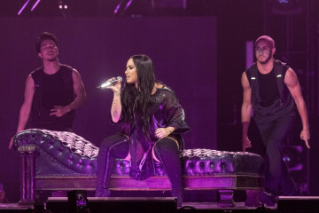 Demi Lovato Performing Live – “Tell Me You Love Me” Tour in Minneapolis фото №1053318