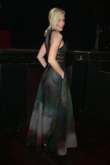 Elizabeth Banks - Hollywood Beauty Awards in LA фото №1046915