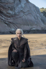 Emilia Clarke - Game of Thrones (2017) 7x01 'Dragonstone' фото №1241757