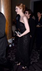 Emma Stone – Golden Globe Awards 2018 in Beverly Hills фото №1028697