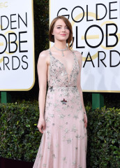 Emma Stone – Golden Globe Awards in Beverly Hills фото №932572