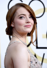 Emma Stone – Golden Globe Awards in Beverly Hills фото №932574