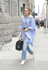 Gigi Hadid - Out in New York фото №1246407