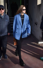 Gigi Hadid - Out in Paris фото №1242989