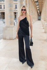 Gigi Hadid - Andam Fashion Awards 2023 in Paris фото №1372758