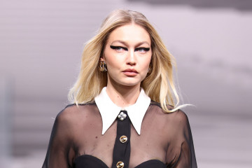 Gigi Hadid - Versace fashion show in Milan, February 23, 2024 фото №1389493