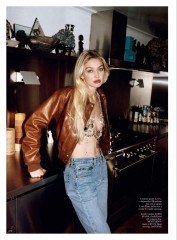 Gigi Hadid – British Vogue December 2023 фото №1382018