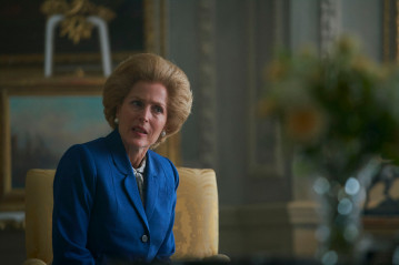 Gillian Anderson as 'Margaret Thatcher' - 'The Crown' Still // 2020 фото №1278000