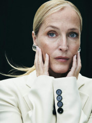 Gillian Anderson for Net-a-porter 2023 фото №1379382