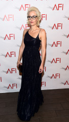Gillian Anderson – AFI Awards 2018 in Los Angeles фото №1028328