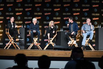 Gillian Anderson – “The X-Files” Presentation & Panel at New York Comic-Con  фото №1001968