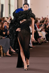 Schiaparelli Spring/Summer 2024 Fashion show in Paris фото №1373022
