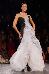 Vivienne Westwood Spring/Summer 2023 Fashion Show in Paris фото №1352332