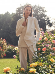 Irina Sheik ~ UK Vogue February 2023 by Sharif Hamza фото №1381122