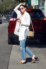 Jenna Dewan Tatum in Ripped Jeans out in Beverly Hills фото №1053024